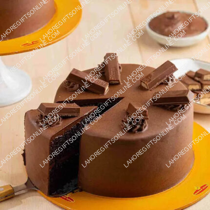 kitkat cake