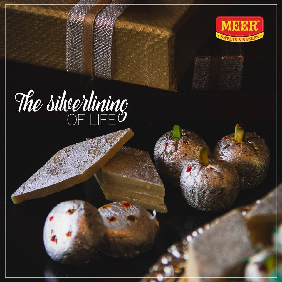 Kaju Pera 1 kg - Meer Bakers Sweets Kaju Pera 1 kg - Meer Bakers Sweets | Lahore Gifts Online