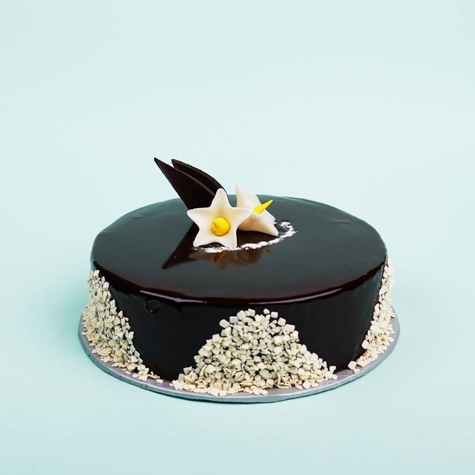 Chocolate Praline Crunch Cake - Kitchen Cuisine Cakes Chocolate Praline Crunch Cake - Kitchen Cuisine Cakes | Lahore Gifts Online