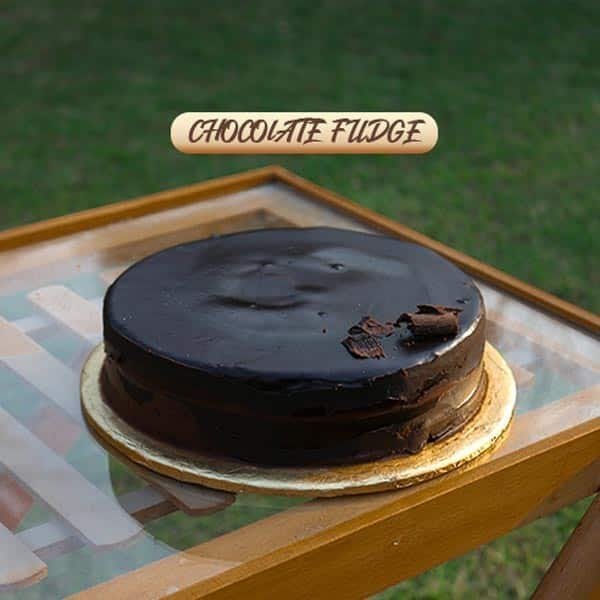 Chocolate Fudge Cake - Le Cafe Cakes Multan Chocolate Fudge Cake - Le Cafe Cakes Multan | Lahore Gifts Online