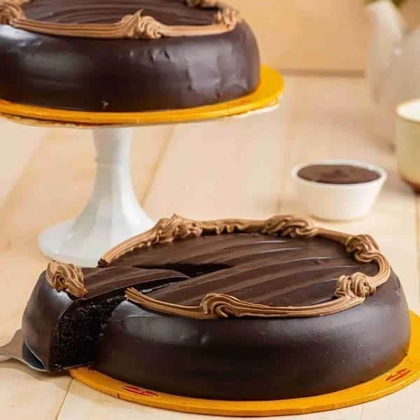 Chocolate Fudge Cake - Karachi Cakes Chocolate Fudge Cake - Karachi Cakes | Lahore Gifts Online