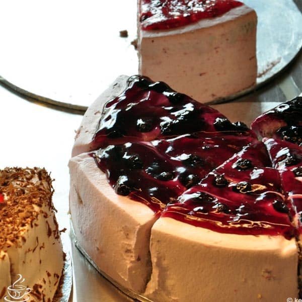 Strawberry Cheese Cake - Jammin Java Cakes Faisalabad Strawberry Cheese Cake - Jammin Java Cakes Faisalabad | Send Gifts to Pakistan, Premium Gift, Same day delivery Pakistan